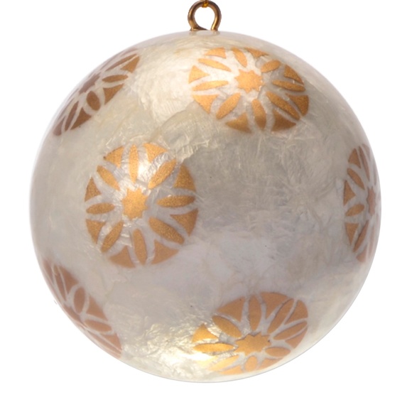 Golden Daisy Lacquered Hand-made Painted Capiz Christmas Ornament - Picture 1 of 2